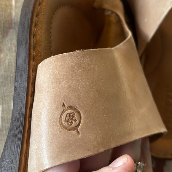 Born Toe Loop Sandals- Size 7. Excellent Condition. - Picture 5 of 5